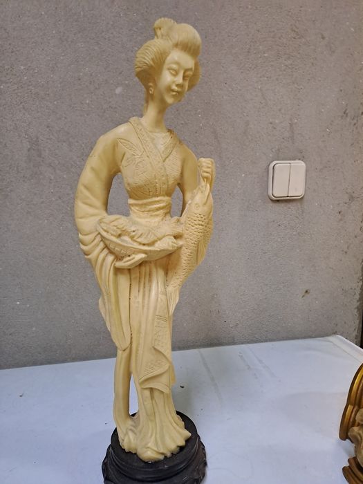 Estatuetas em Marfinite