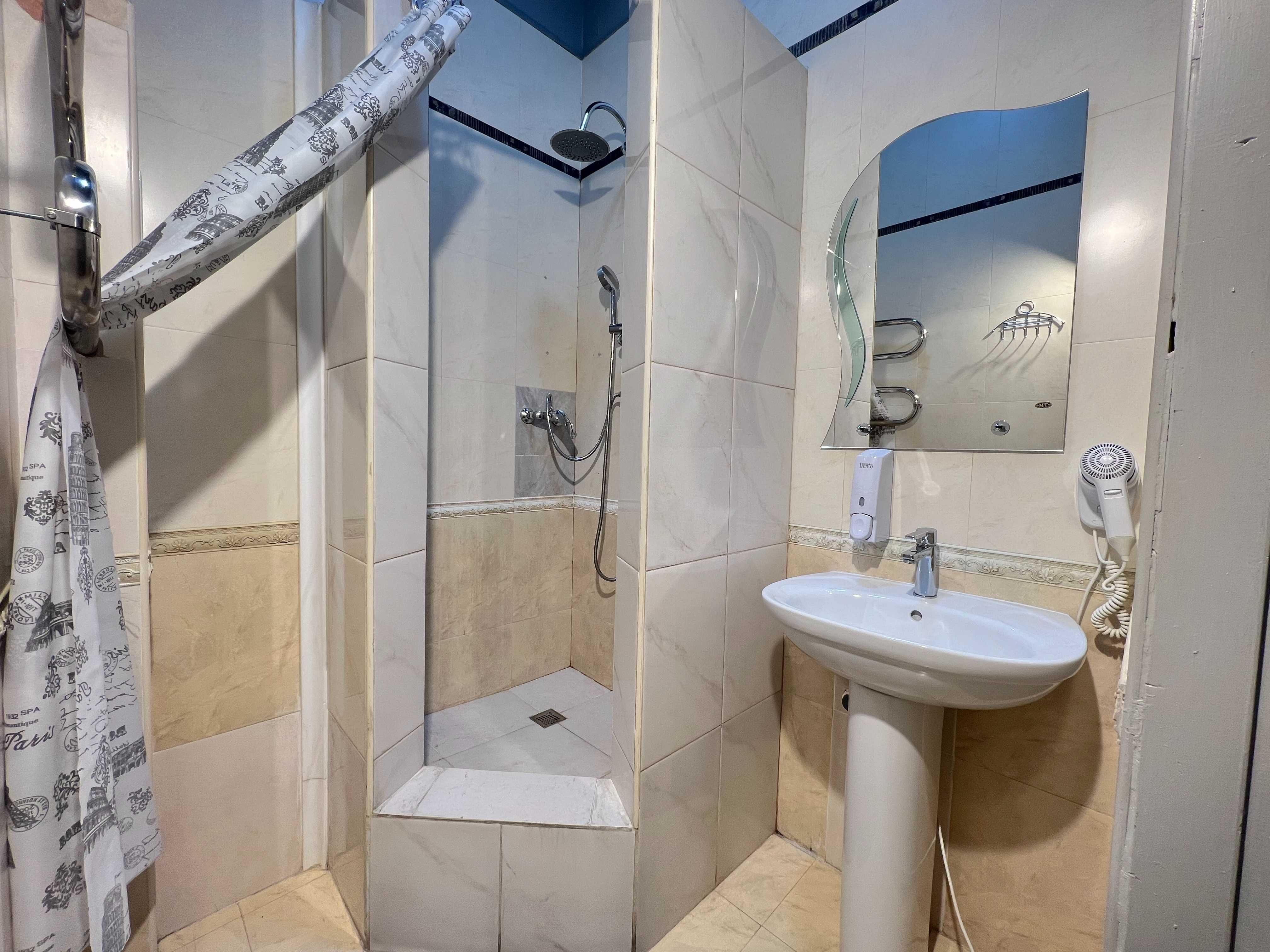 VIP hostel in the center of Kyiv / Молодіжний хостел в центрі Києва !