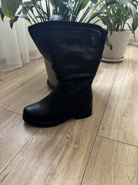 Зимові нові сапожки 39 розмір