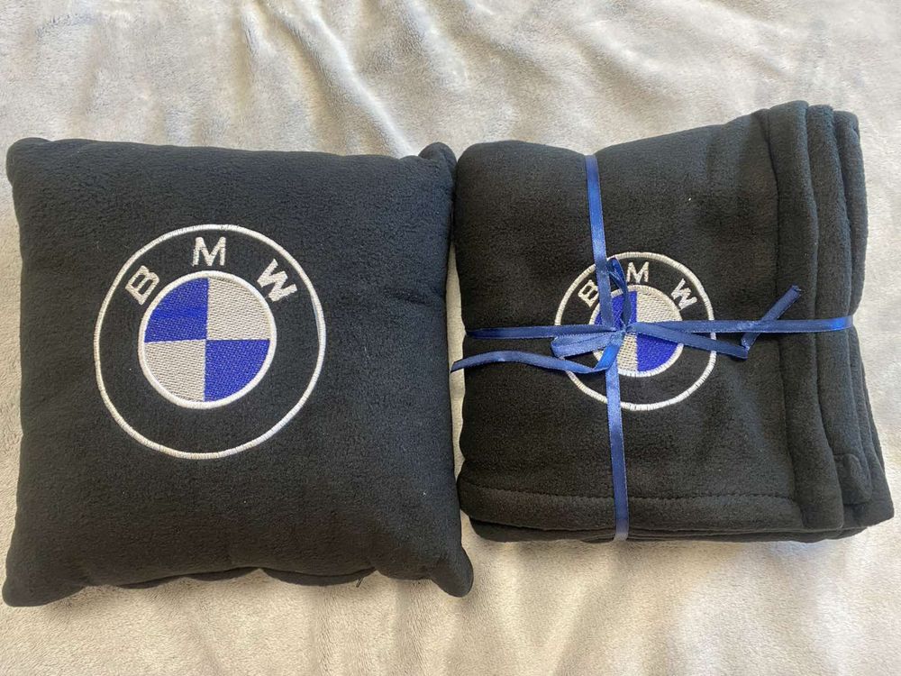 BMW Подушечка и плед (одеяло) для комфортной езды в авто