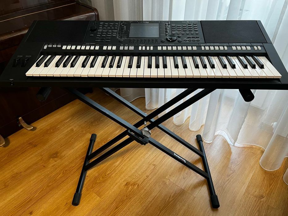 Синтезатор Yamaha PSR-S750