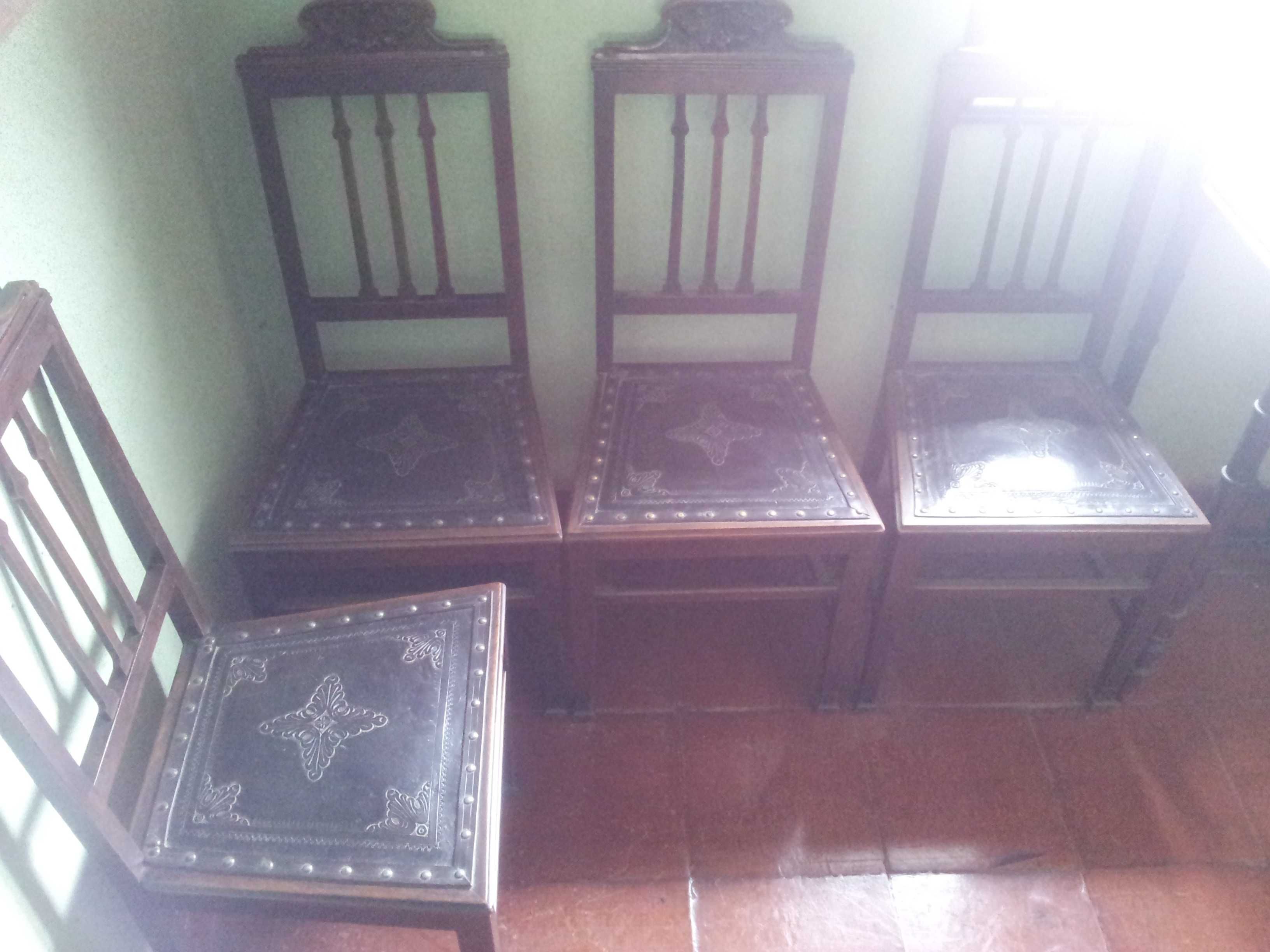 Mobilia de sala de jantar arte nova
