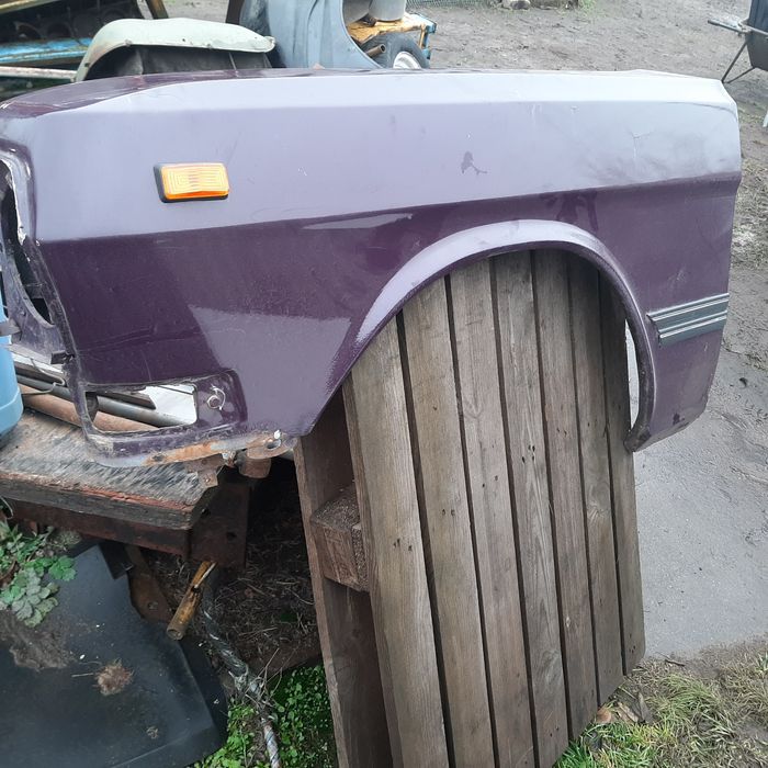 Продам крило передне праве Волга газ 24