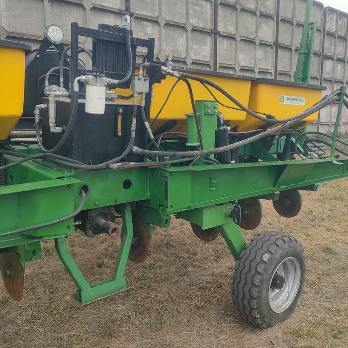 Сеялка John Deere 7000