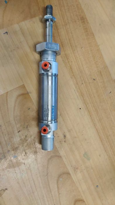 Silnik do poruszania mechanizmów okrągły Festo DSN-25-30-P 5074 E 608