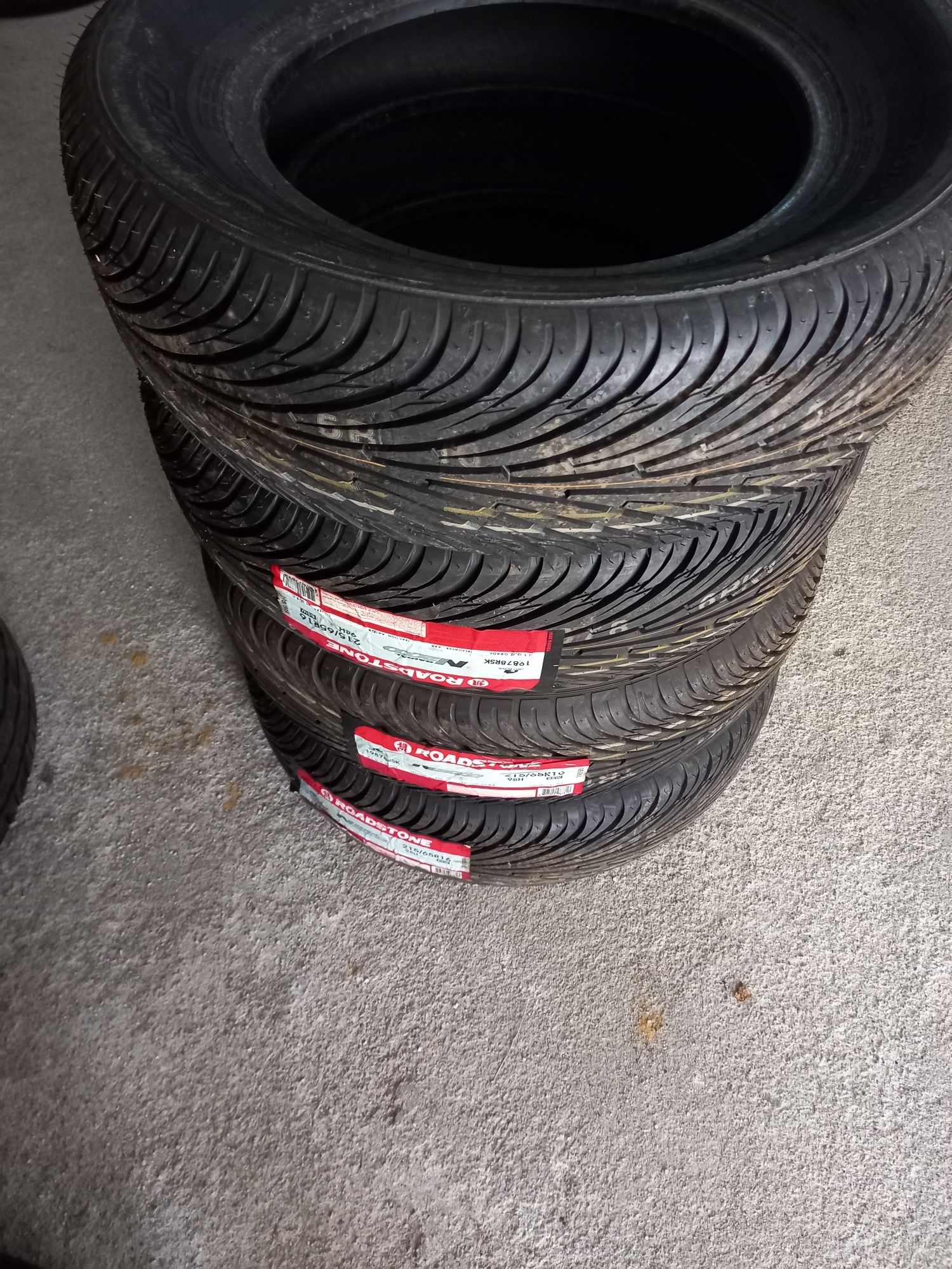 4 pneus Novos 215/65R16