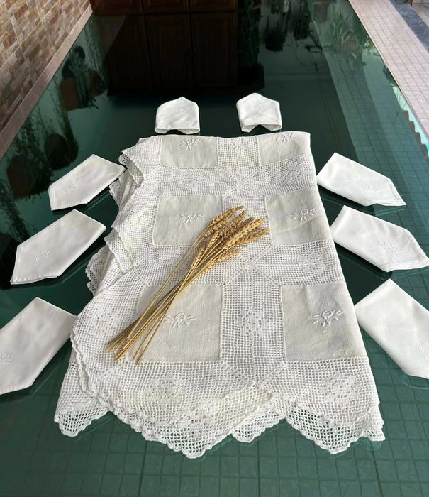 Toalha de Mesa em Linho e Renda Artesanal com 8 Guardanapos