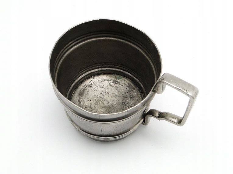 D1H Br. Buch - podstakannik w kształcie beczki