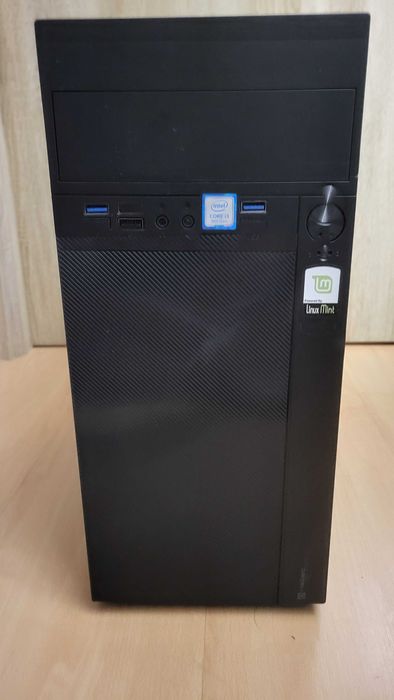 Komputer z Linuxem Mint