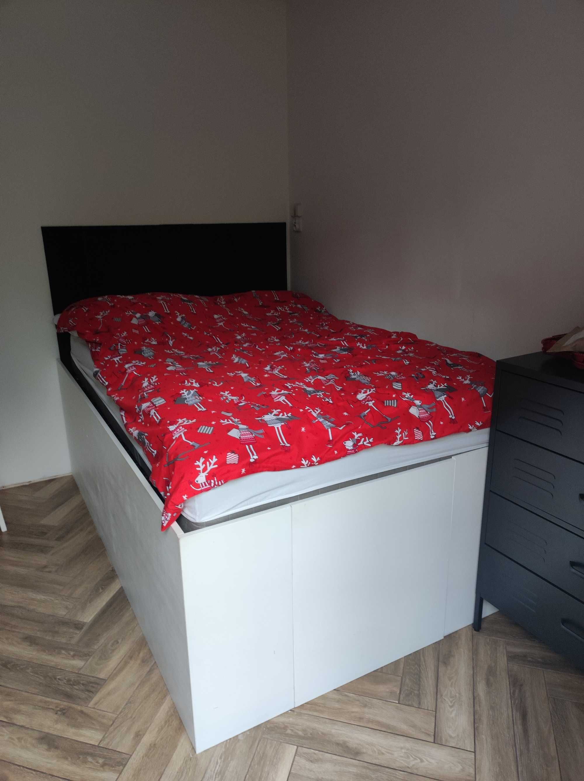 Łóżko  140 na 200 z materacem