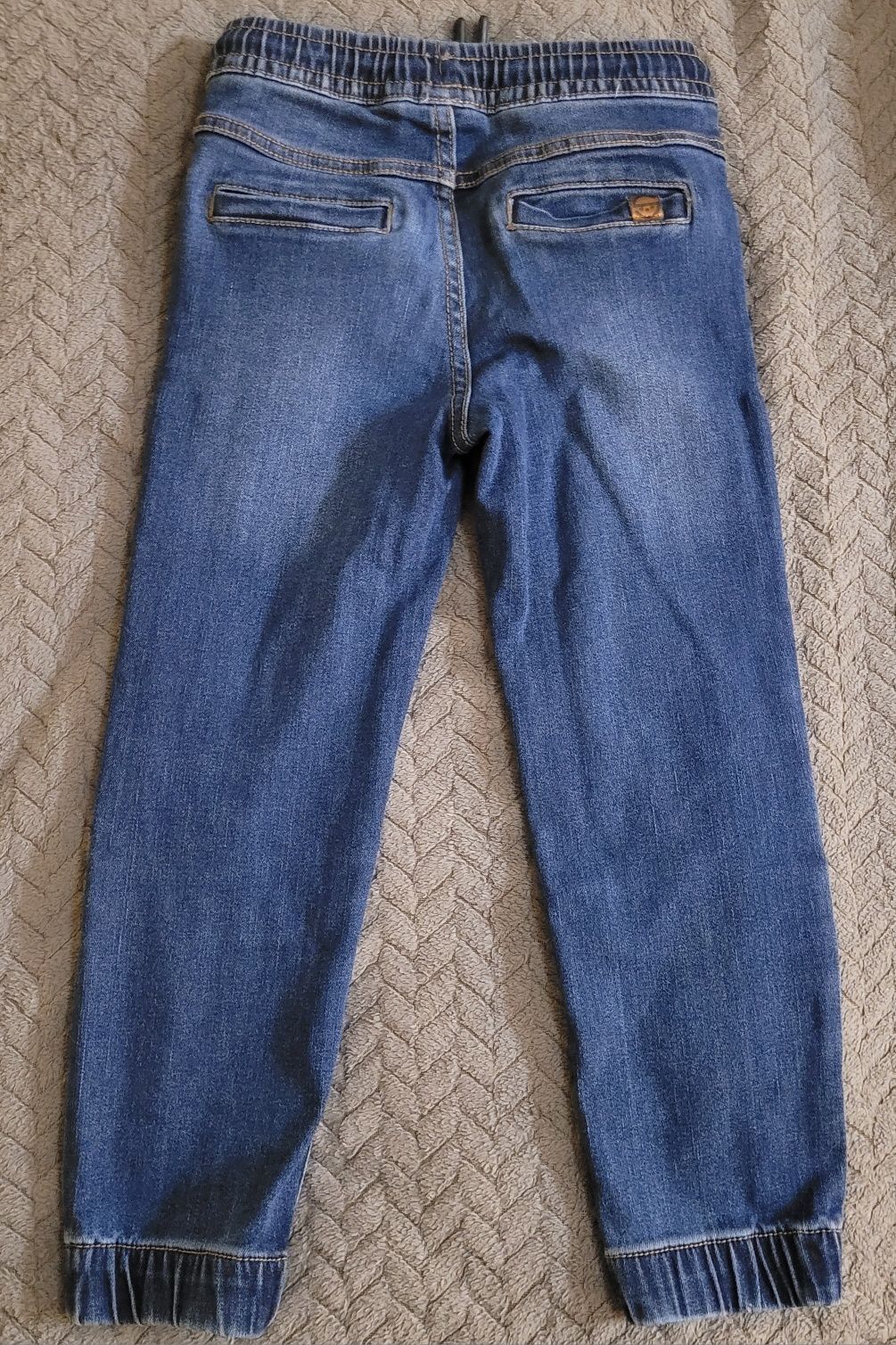 Spodnie chłopięce 122 jeansy joggery