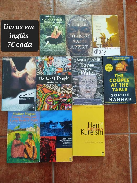 Livros em português e inglês