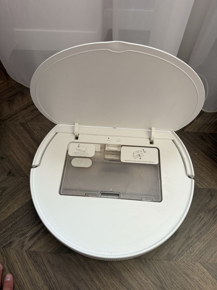 Продається робот-пилосос Xiaomi Mi Robot Vacuum Mop Essential