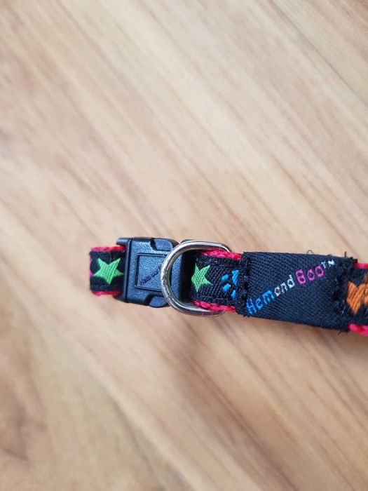 Hem & Boo Czarna obroża dla psa w kolorowe gwiazdki i łapki S obróżka