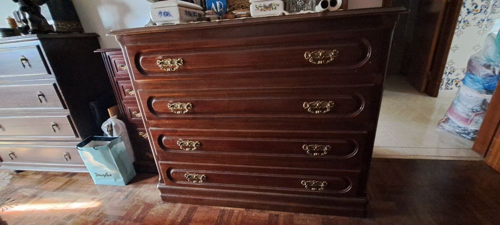 Cómoda e mesas de cabeceira