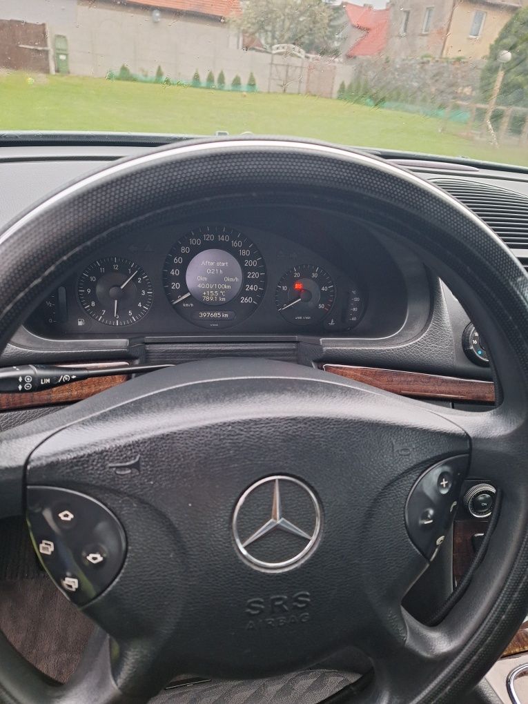 Mercedes-Benz E220