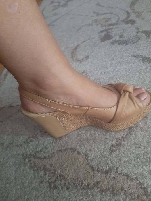 Buty na koturnie Lasocki. 37