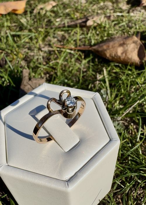 Золотое кольцо с бриллиантом 583 пробы