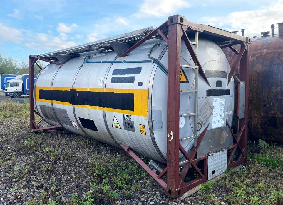 Zbiornik nierdzewny 25 000 l (inox) – z wężownicą grzewczą, izolowany