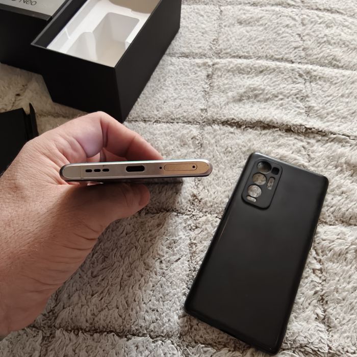 Sprzedam oppo find x3 neo 12/256  stan oceniam 9/10