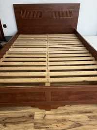 Łóżko drewniane w kolorze brązowym