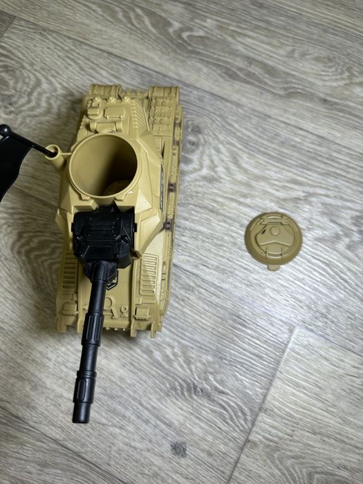 Танк военный джип