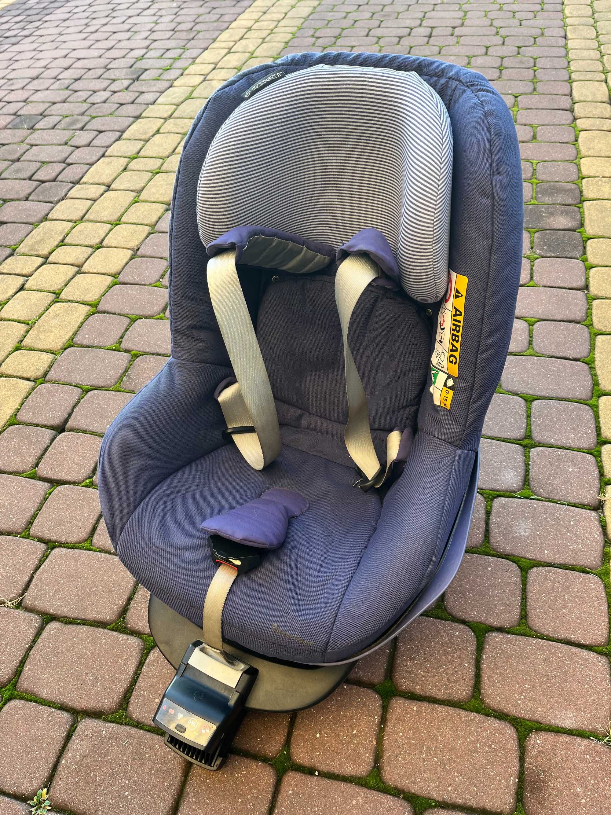 Fotelik Maxi Cosi Pearl 9-18 z bazą 2wayfix, montaż przodem lub tyłem