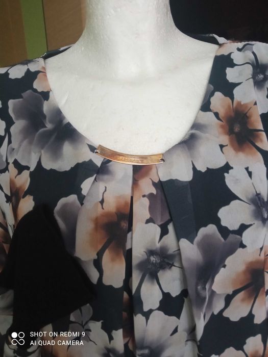 Piękna bluzka damska włoskiej produkcji