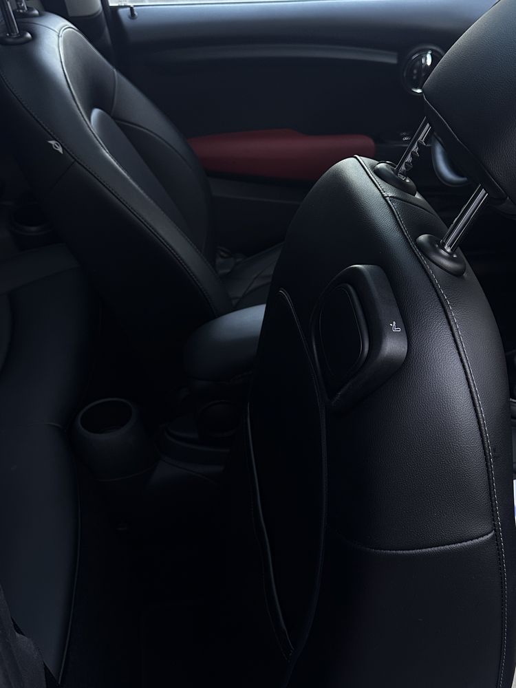 Mini Cooper hatch з панорамним дахом