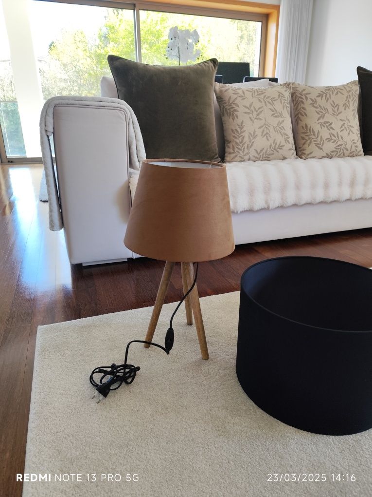 Um candeeiro e 2 abajures pretos da Zara home