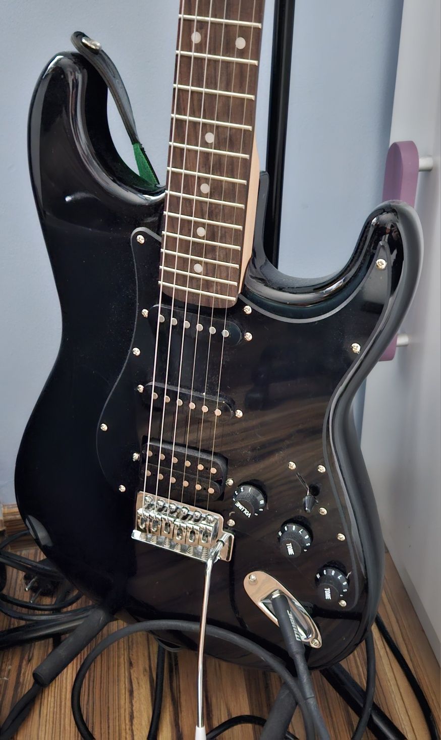 Gitara elektryczna ARROW + wzmacniacz Fender