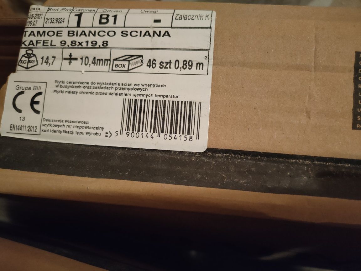 Kafelki Paradyż Tamoe Bianco 9,8x19,8 i 9,8x9,8 - 60 zł/ 2,01 m2