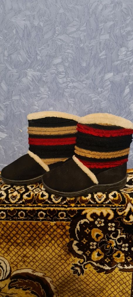 Продам уги тёплые и практичные р. 37