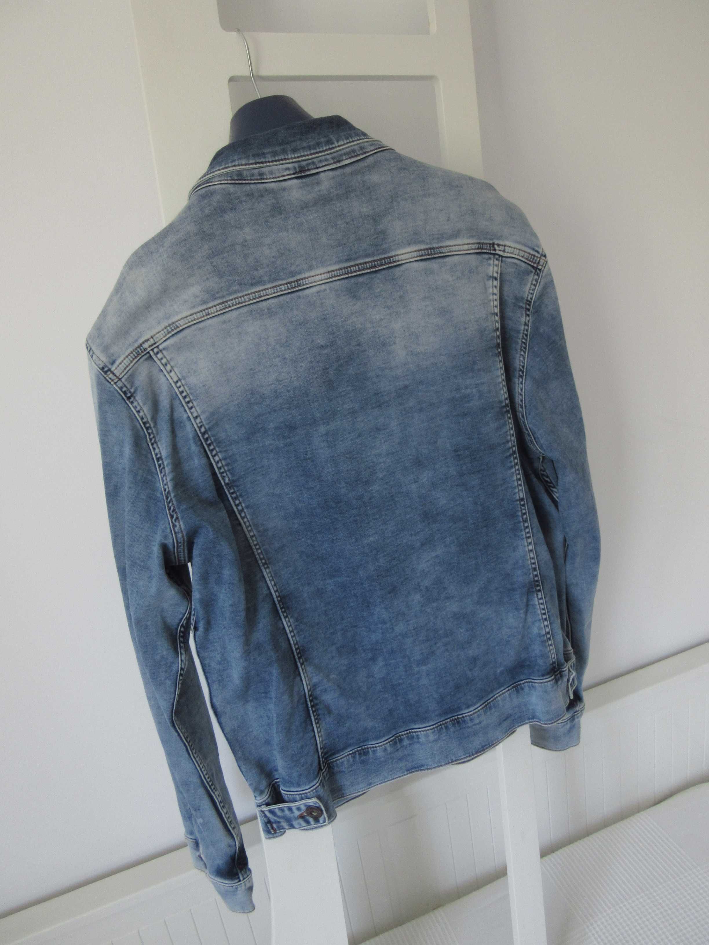 Dżinsowa kurtka Cross Jeans .