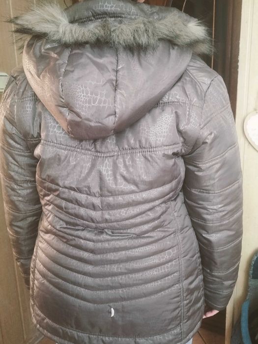 Kurtka zimowa w kolorze oliwkowym