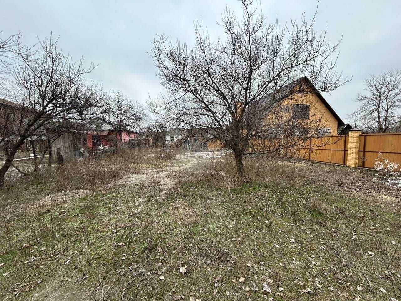 Продам земельну ділянку з будинком, в центрі міста