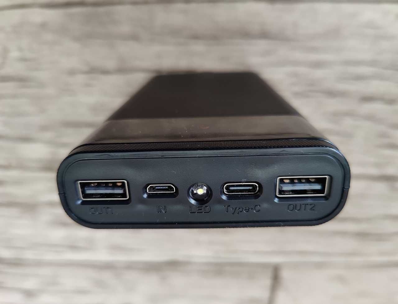 Powerbank 6 x 18650 (dołączone) 1778mAh średnio każdy,  LED, USB-C