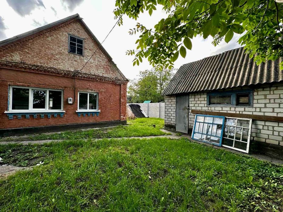 Окремий цегляний будинок / Гребінки/ держ.програми розглядаємо