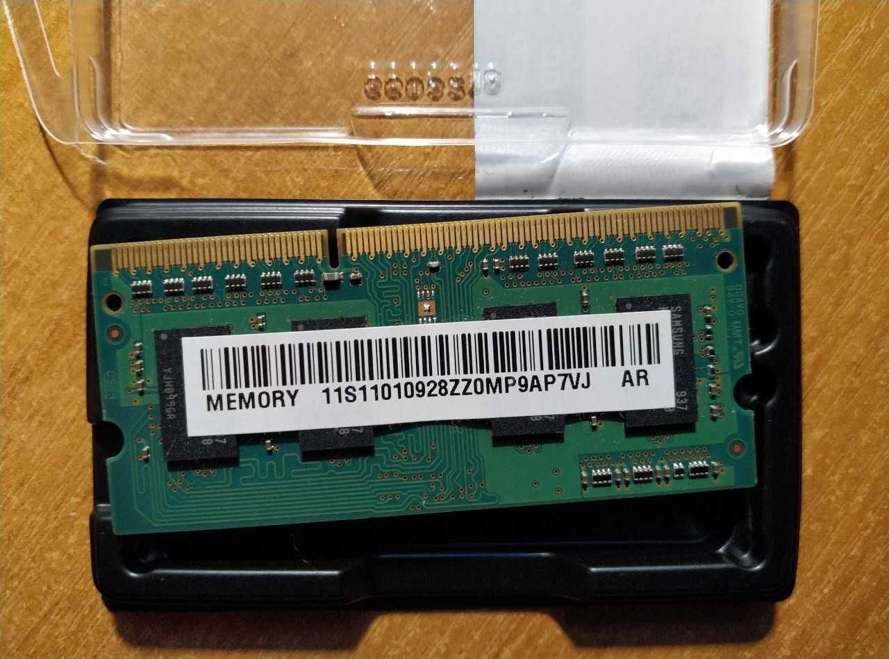 Модуль пам'яті SODIMM Samsung 1GB DDR3 M471B2874EH1-CF8