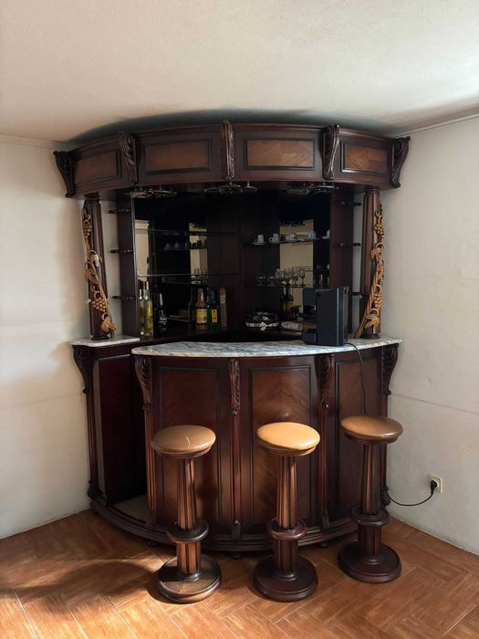 Bar de canto em nogueira