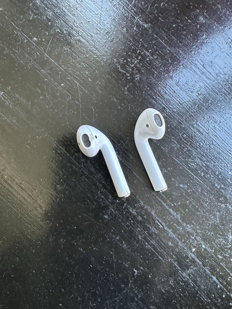 Airpods 2 (siri), кейс 1 версия