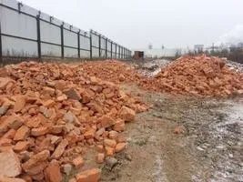 Бій цегляний,  глина, земля на підсипку.