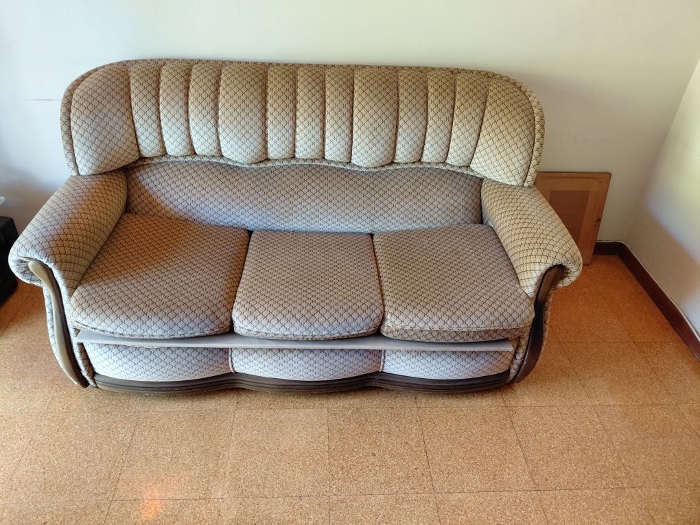 Conjunto de sofá cama e duas poltronas