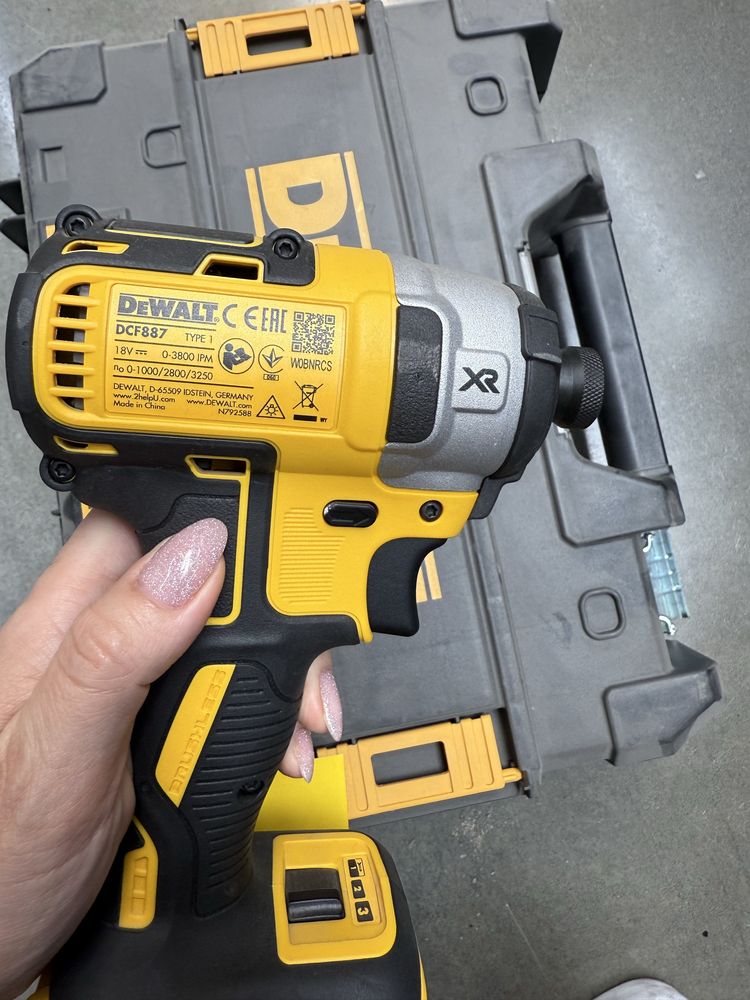 Zakrętarka Dewalt DCF887P2