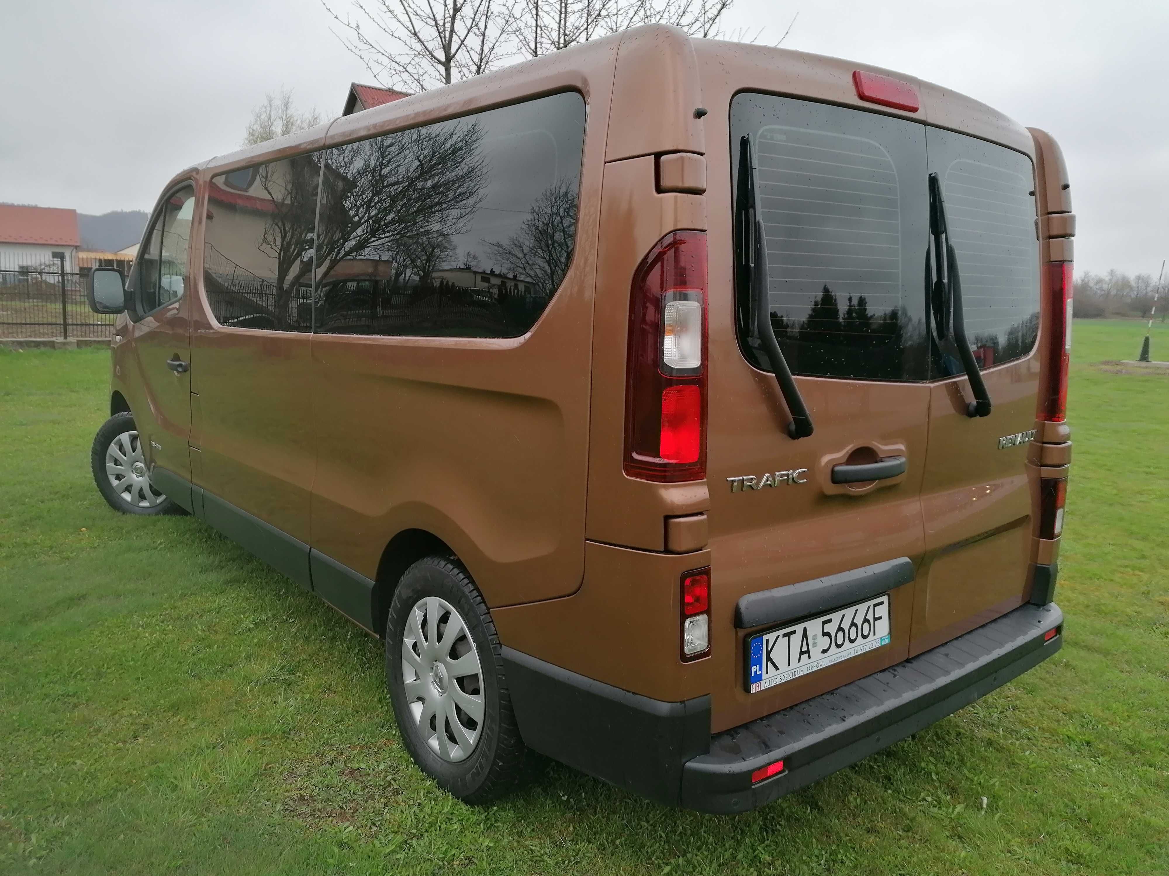 Wynajem dlugoterminowy wypożyczalnia bus 9 osób samochód 9cio osobowy