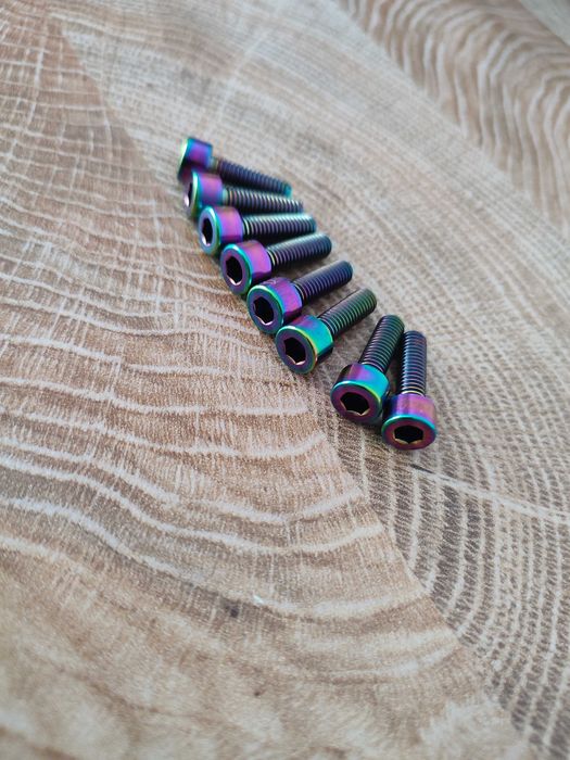 Zestaw 8  x tytanowych śrub M6 x  20mm nowe