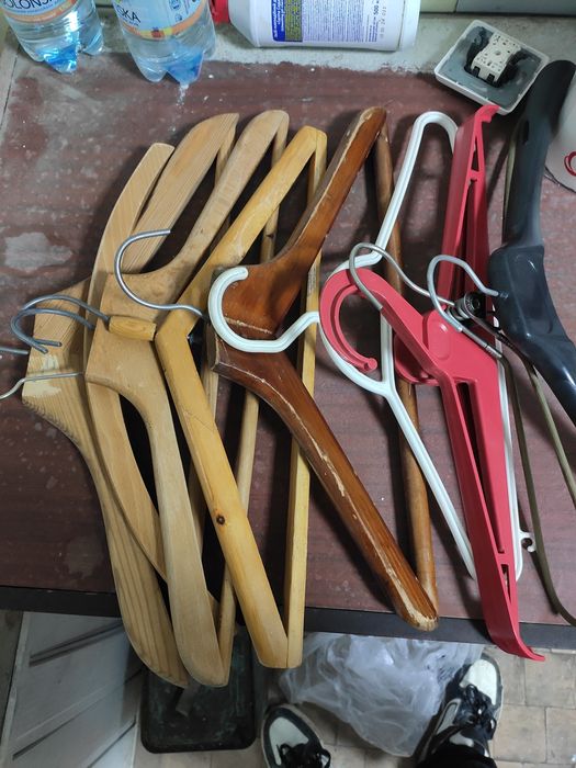 Вішалки для одягу