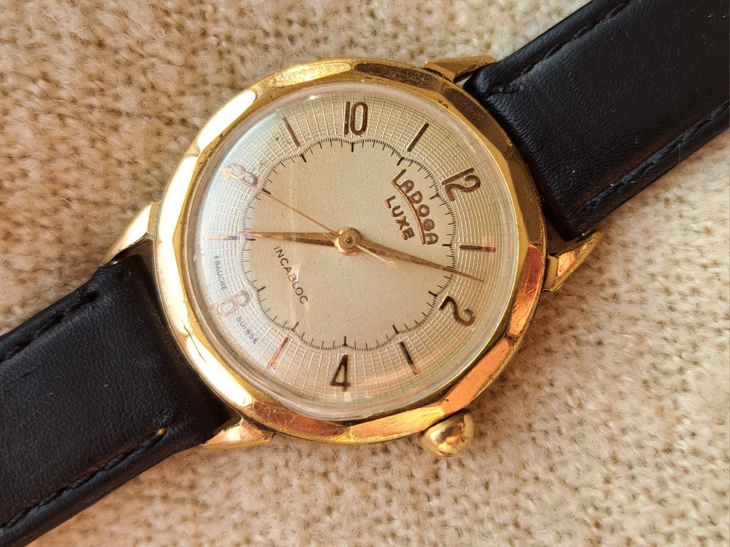 Swiss Made złocony zegarek