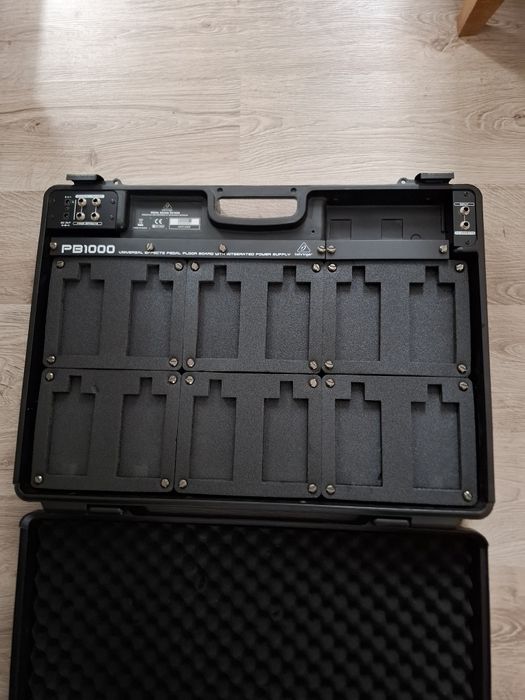 Pedalboard Behringer PB1000