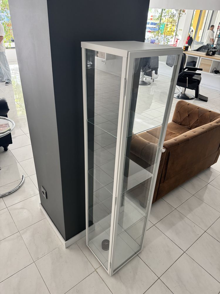 Vitrine branca com 3 parteleiras